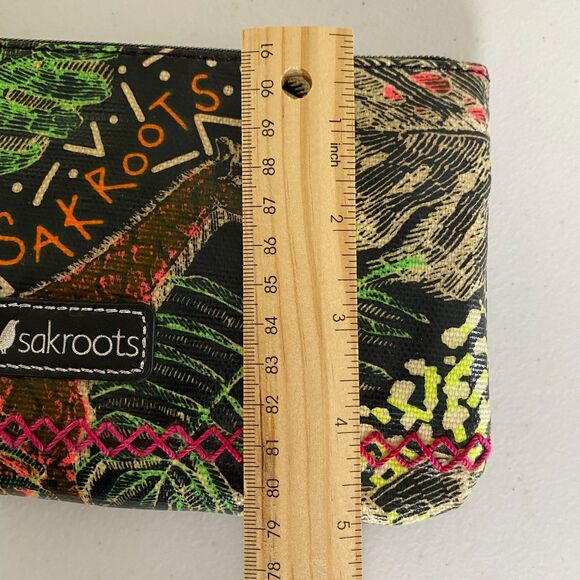 Sakroots Wristlet Artist Circle Black Wild Life Portable Power Bank NEW - Picture 10 of 10